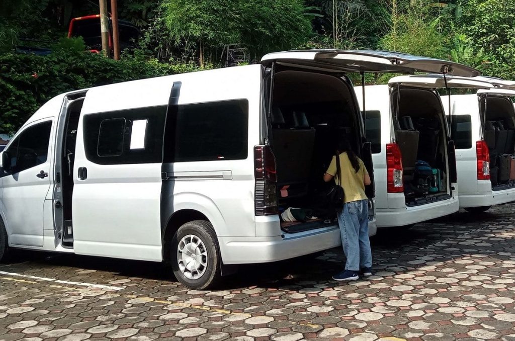 Sewa hiace luxury bandara