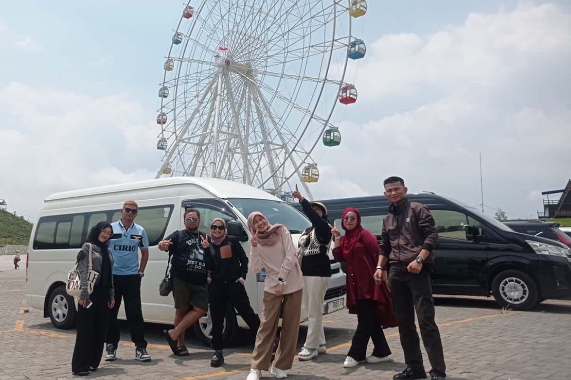 Sewa Hiace Luxury Jakarta