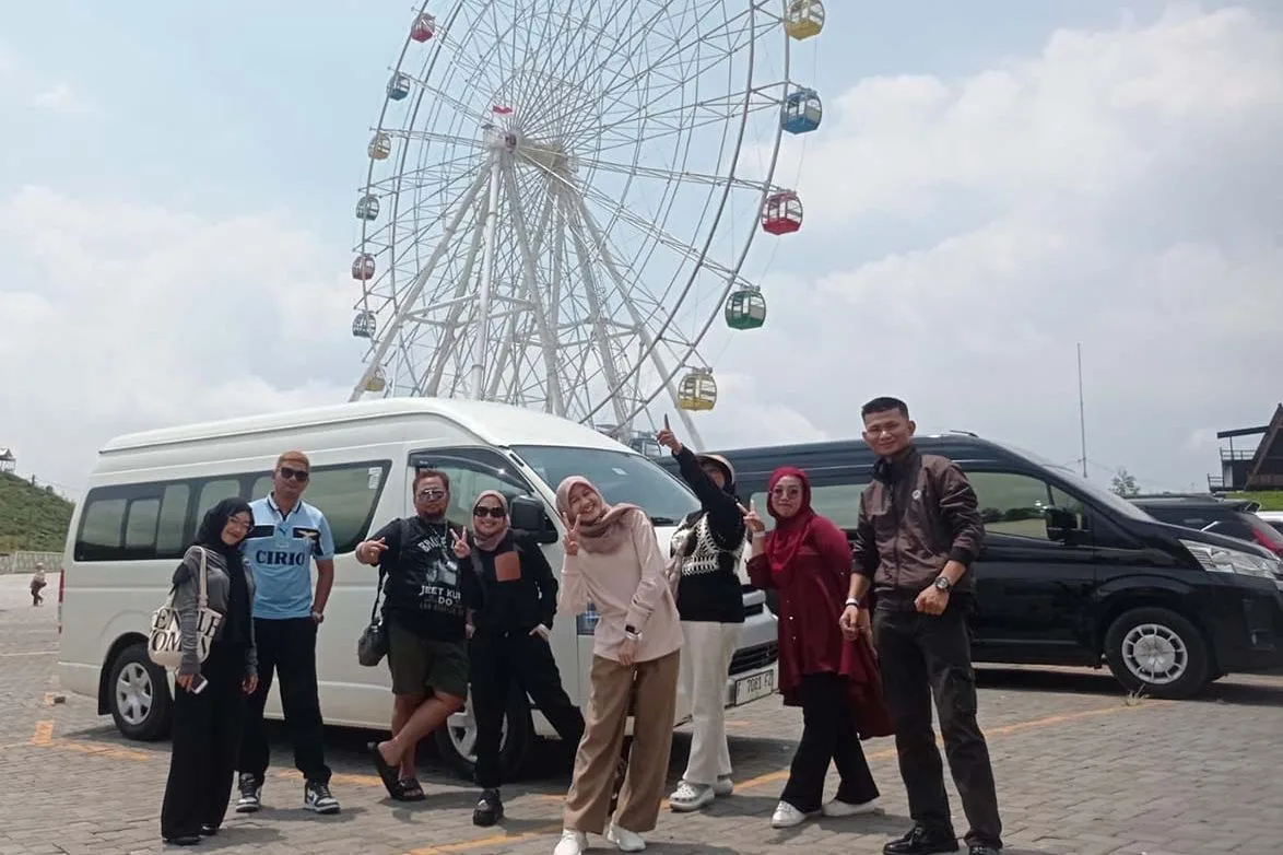 Sewa Hiace Luxury Jakarta